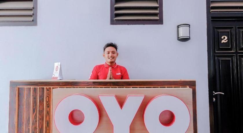 Oyo 1109 Bing Jaya Guest House Malang Exterior photo