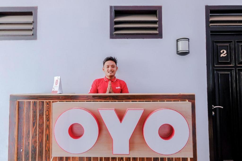 Oyo 1109 Bing Jaya Guest House Malang Exterior photo