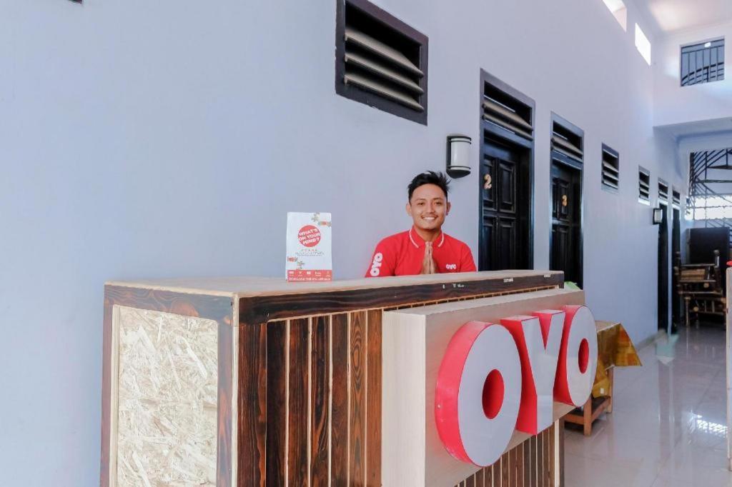 Oyo 1109 Bing Jaya Guest House Malang Exterior photo